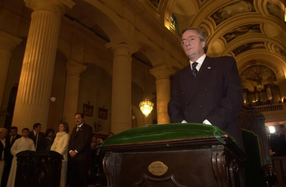 EN 2004. Fue la única vez que el presidente Néstor Kirchner asistió a la ceremonia religiosa, en la que el arzobispo Villalba aludió a las desigualdades entre las zonas ricas y pobres del país. la gaceta / foto de juan pablo sanchez noli (archivo)