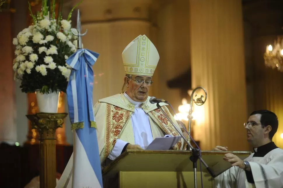 SINGULAR DUREZA. El arzobispo Alfredo Horacio Zecca instó a los legisladores a que defiendan los derechos humanos con leyes dignas para los tucumanos. la gaceta / foto de Osvaldo Ripoll 