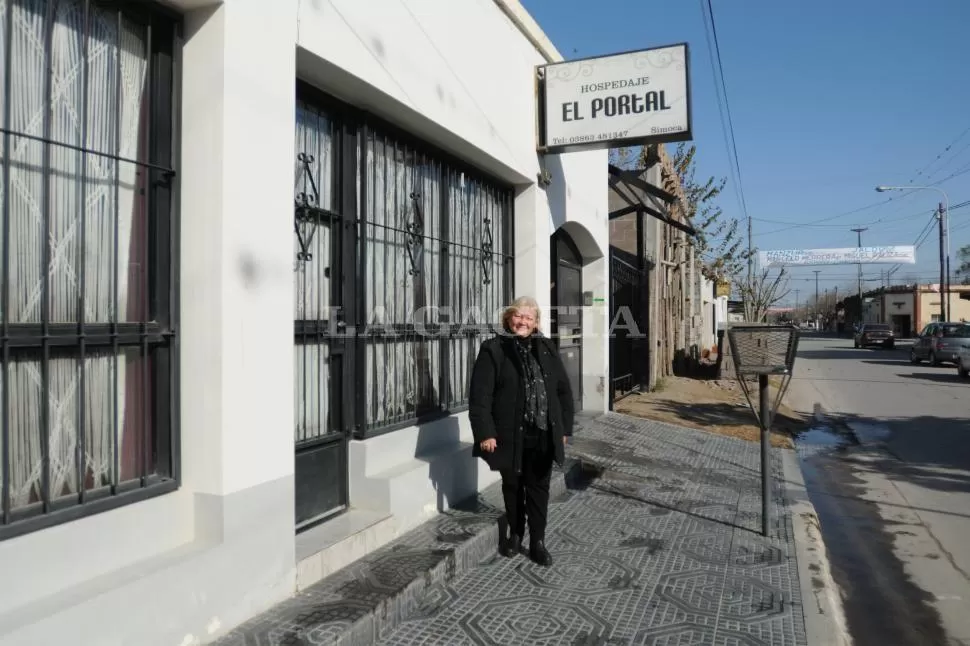 SE VAN. Lo que más sufre Ofelia Albornoz es la partida de los hijos. LA GACETA / FOTOS DE INÉS QUINTEROS ORIO