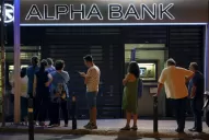 Tsipras defiende el plan que elevó a los acreedores