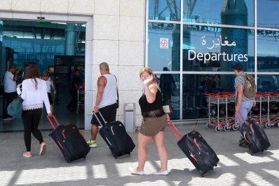 Temen más atentados y evacuan a miles de turistas de Túnez
