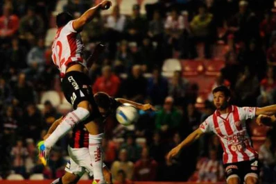 San Lorenzo sólo sumó de a uno, pero sigue arriba