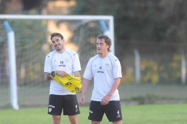 Atlético va por todo ante Ferro