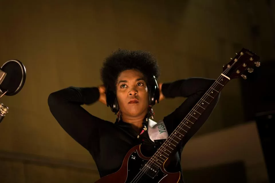 MULTIINSTRUMENTISTA. Yusa toca guitarra, bajo, piano y tres cubano. FOTO DE LUCÍA GALLI