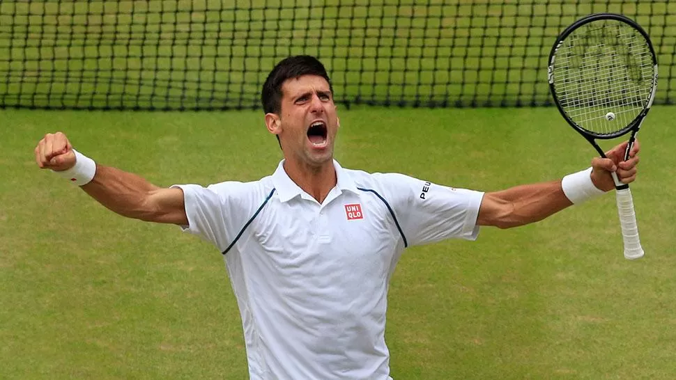 CAMPEÓN. Nole se consagró ante Federer en Wimbledon. (REUTERS)