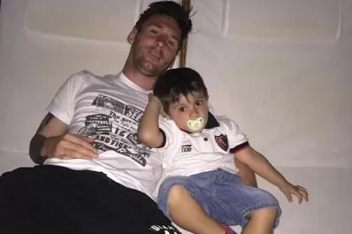 A través de Thiago, Messi les devolvió el cariño a los hinchas de Newell's