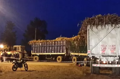 Un motociclista murió luego de chocar contra una rastra, en el sur tucumano