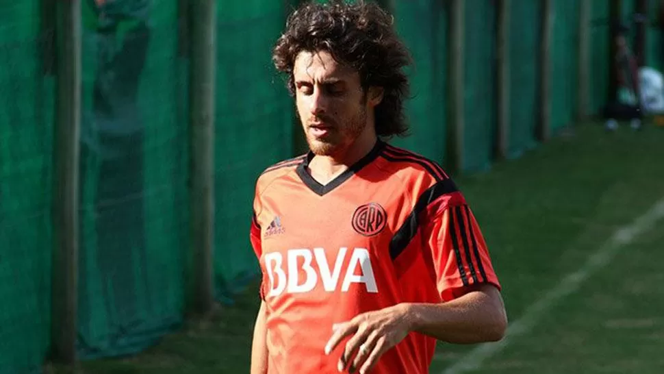 ¿DIRÁ ADIÓS? Relegado en River, Aimar planea el retiro. (ARCHIVO)