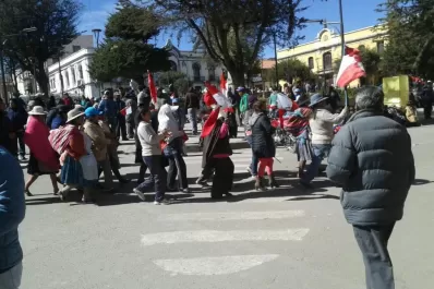 Varados en Potosí: “los cajeros están sin dinero y no hay dónde comprar comida”