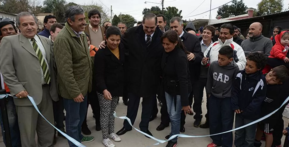 EN YERBA BUENA. El gobernador recorrió ese municipio y criticó al canismo. prensa y difusión