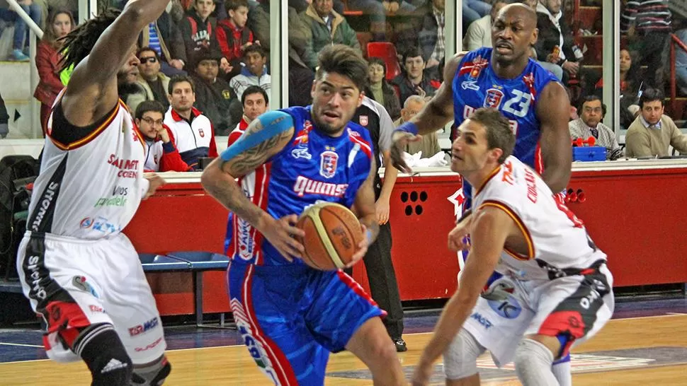 CONDUCCIÓN. Nicolás Aguirre, el MVP de la temporada liguera, quiere levar a Quimsa a la coronación.
FOTO DE Prensa LNB