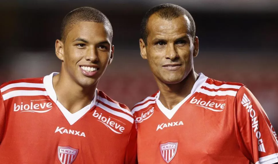 EN FAMILIA. Rivaldinho y Rivaldo juegan juntos y meten goles en la segunda división de Brasil. (GAZETAPRESS.COM)