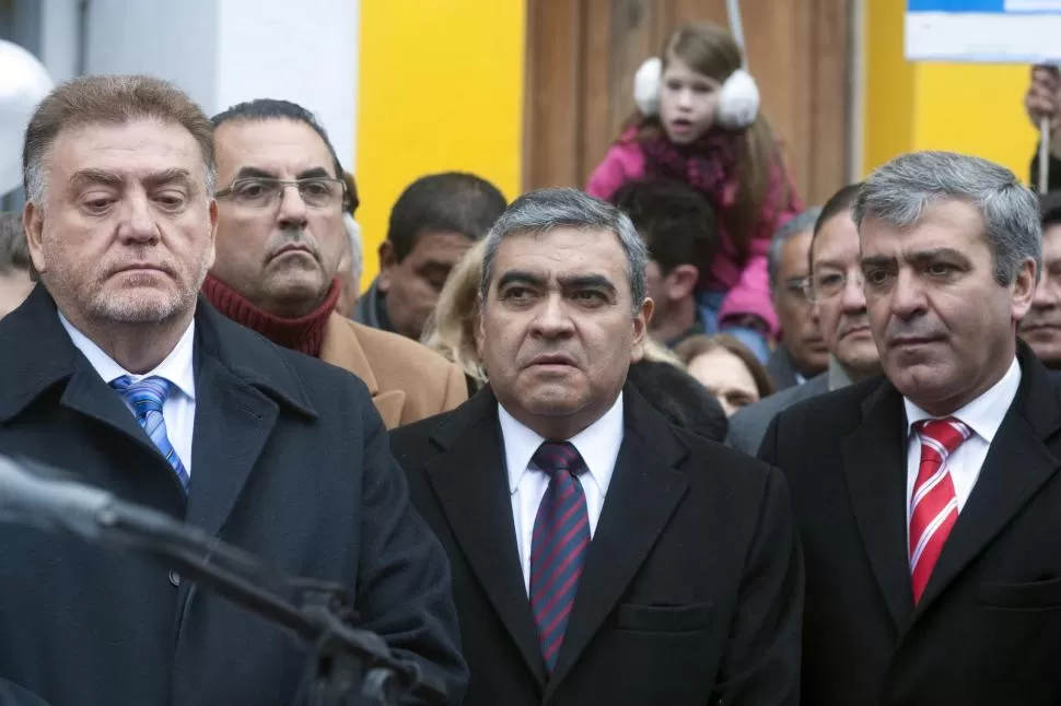 ACTO PROTOCOLAR. Amaya, Alfaro y Cano inauguraron ayer las obras de remodelación de la peatonal Mendoza. la gaceta / foto de Diego Aráoz