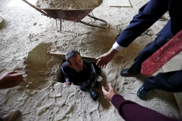 Cinco presos habrían huido con “El Chapo”