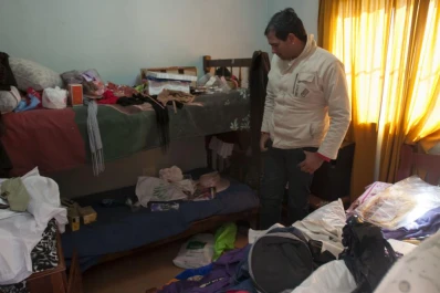 Forzaron una puerta y entraron a una casa de Yerba Buena