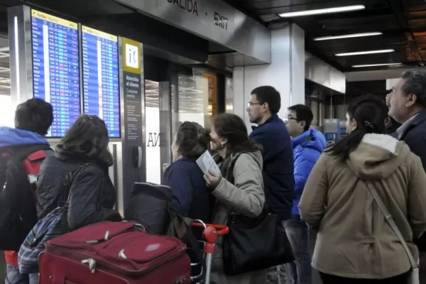 Reclamos gremiales provocaron demoras en los vuelos