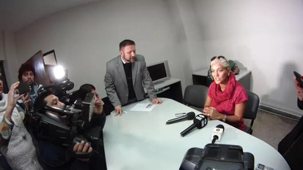 NUEVA ETAPA. Gladys confirmó ante la prensa que ahora trabaja en la Municipalidad. FOTO TOMADA DE LV12.COM.AR