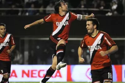 Fue baile: cuartetazo de Cavenaghi y goleada de River en Rafaela