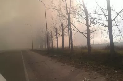 El humo cubre la ruta, en Simoca