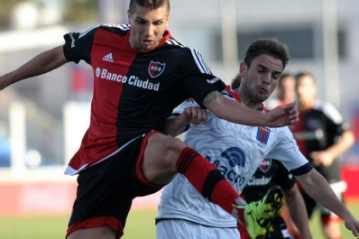 Tigre y Newell's quedaron a mano en un partido intenso