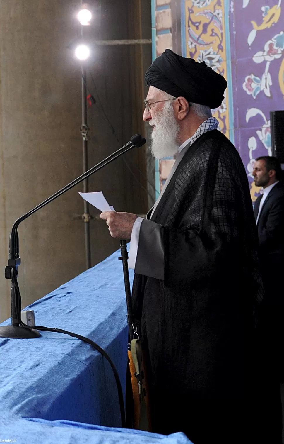 DISCURSO. El ayatolá Khamenei da el sermón en el final del Ramadán. REUTERS