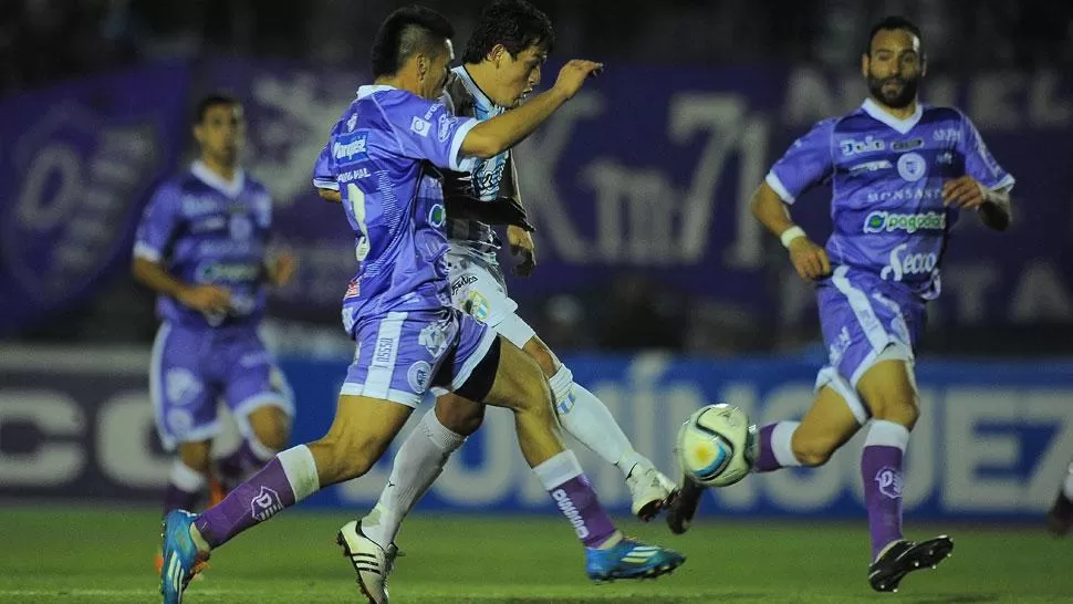 GOLEADOR. El Pulga marcó el segundo y liquidó la historia ante Dálmine. (ESPECIAL PARA LA GACETA)