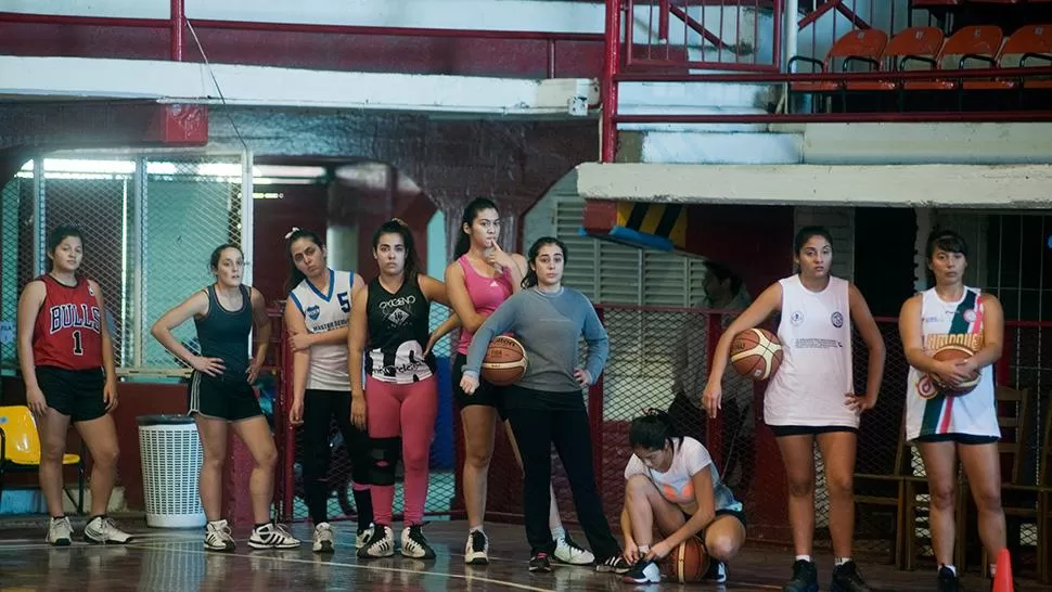 PROCURANDO LA PUESTA A PUNTO. La Preselección de mujeres se entrenará mañana nuevamente en Caja Popular.
FOTO DE LA GACETA(DIEGO ARÁOZ