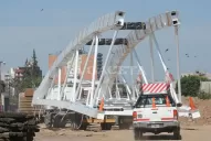 Todo listo para comenzar a ensamblar el puente peatonal de la calle Mendoza y Marco Avellaneda