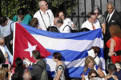 Estados Unidos y Cuba reabren embajadas, después de 54 años de relaciones congeladas