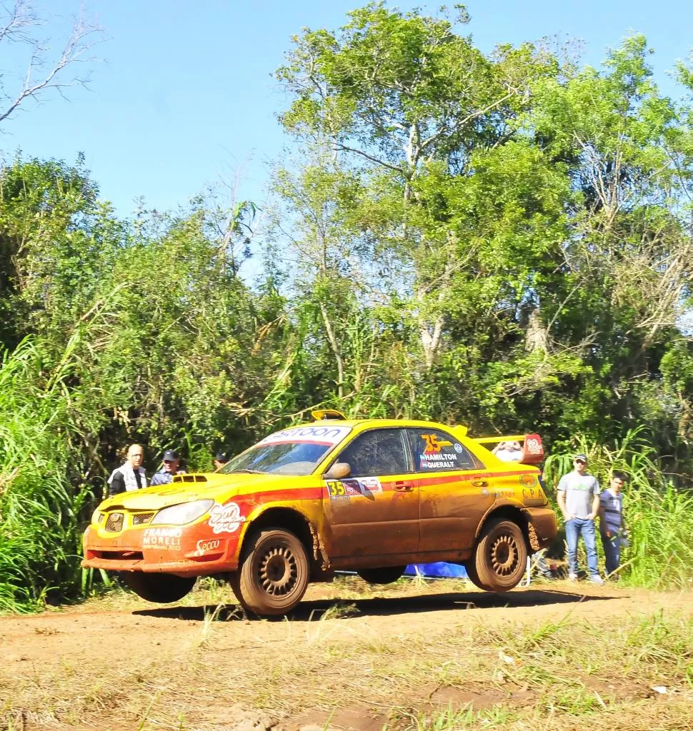 A TODA MARCHA. Tomás García Hamilton y su Subaru, en tierra misionera. foto de marcelino mercado / diario rally