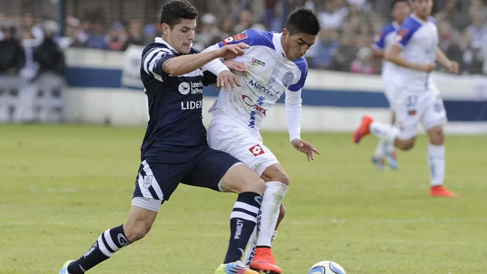 SALIÓ ADELANTE. Gimnasia encontró los goles sobre la hora y venció a Godoy Cruz. (DYN)