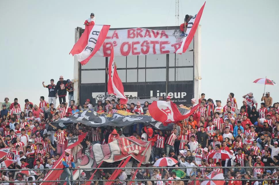 LA HISTORIA SE REPITE. Los simpatizantes de San Martín volvieron a quedar bajo la lupa de las autoridades de Seguridad. la gaceta / foto de héctor peralta