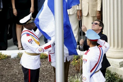 La bandera cubana flamea en Washington