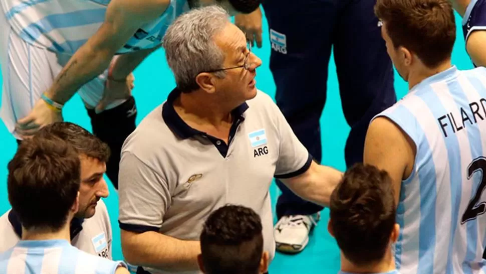 PPRIMER REVÉS. Argentina, dirigida por Julio Velasco, le había ganado a Colombia y a Cuba.
FOTO TOMADA DE somosvoley.com
