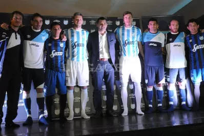 Acá está, esta es, la nueva camiseta de Atlético