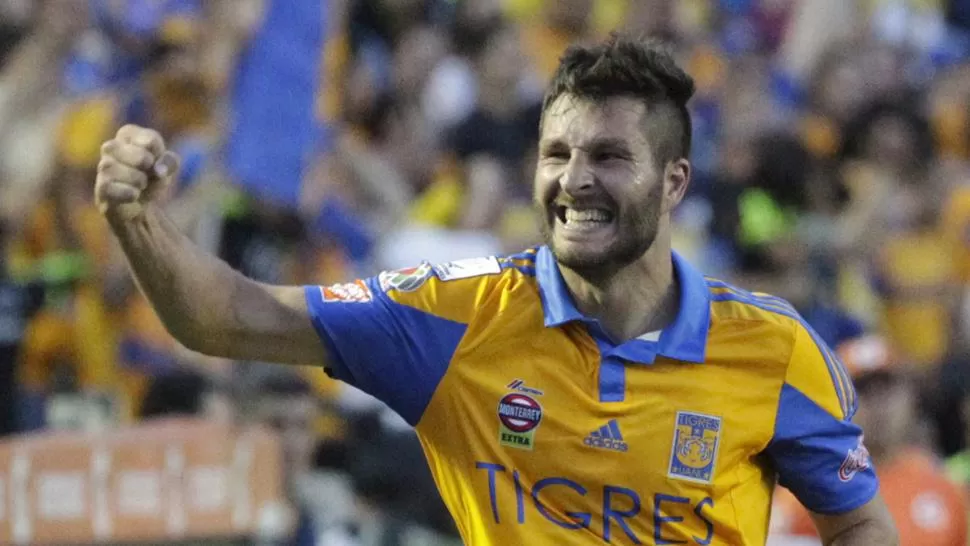 COMENZO A PAGAR. El francés André Gignac abrió el marcador para que los mexicanos sueñen con la copa. REUTERS