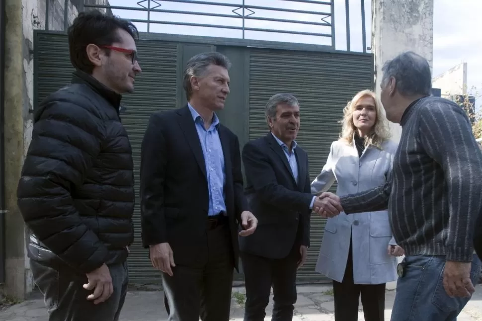 CAMPAÑA. El precandidato presidencial del PRO visitó Tucumán y, junto con dirigentes del Acuerdo para el Bicentenario, dialogó con vecinos de la ciudad. la gaceta / foto de Diego Aráoz