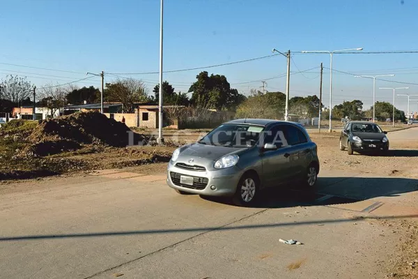 Vecinos de Lomas de Tafí abrieron un paso ante la demora en las obras