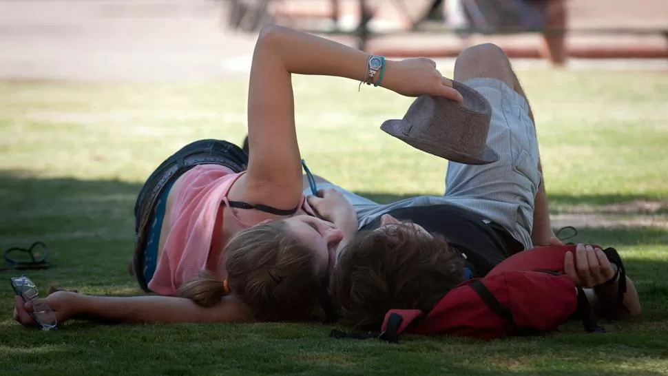 CON EL PASO DE LOS AÑOS. El estudio arrojó que a mayor edad más personas respondieron afirmativamente a la consulta. ARCHIVO