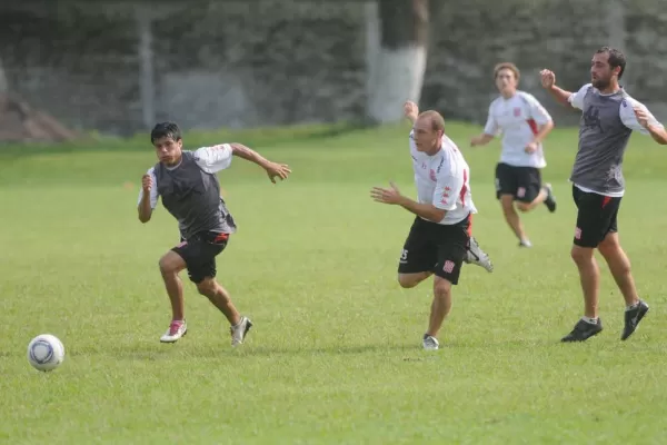 Verón y Raúl Saavedra están entre algodones