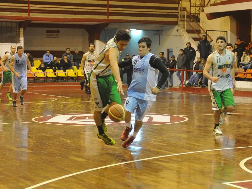 EXITO. Mitre logró cerrar mejor el partido y venció a Alberdi. la gaceta / foto de antonio ferroni