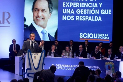 “De tanto hablar de cambio, cambiaron ellos”, fue la chicana de Scioli para la oposición