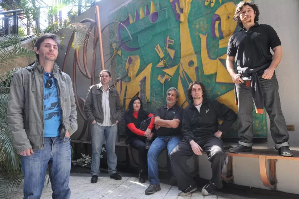 AUTOR Y DIRECTOR. Martín Giner, segundo desde la derecha / LA GACETA 