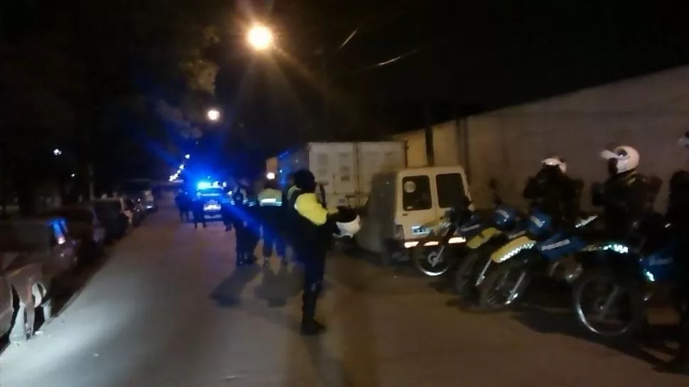 OPERATIVOS. Los patrulleros recorrieron la zona noroeste de la capital. FOTO POLICíA DE TUCUMáN