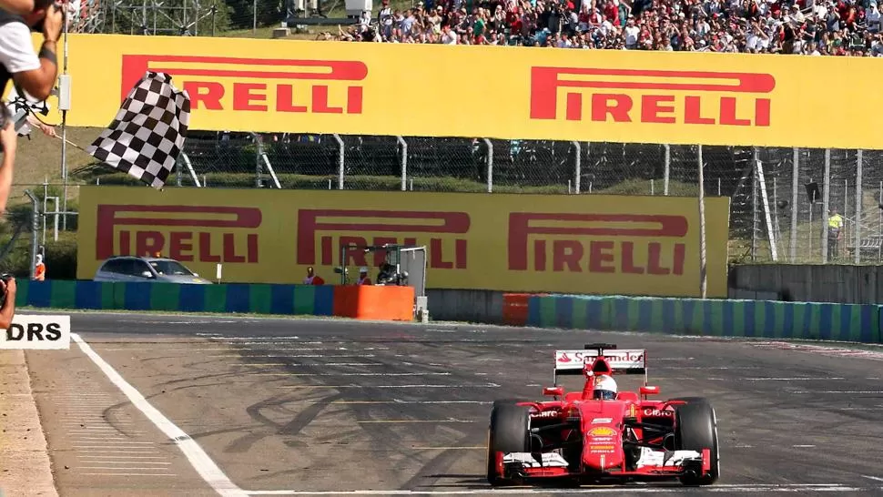 BANDERA A CUADROS. El alemán festejó su segunda victoria de la temporada. REUTERS