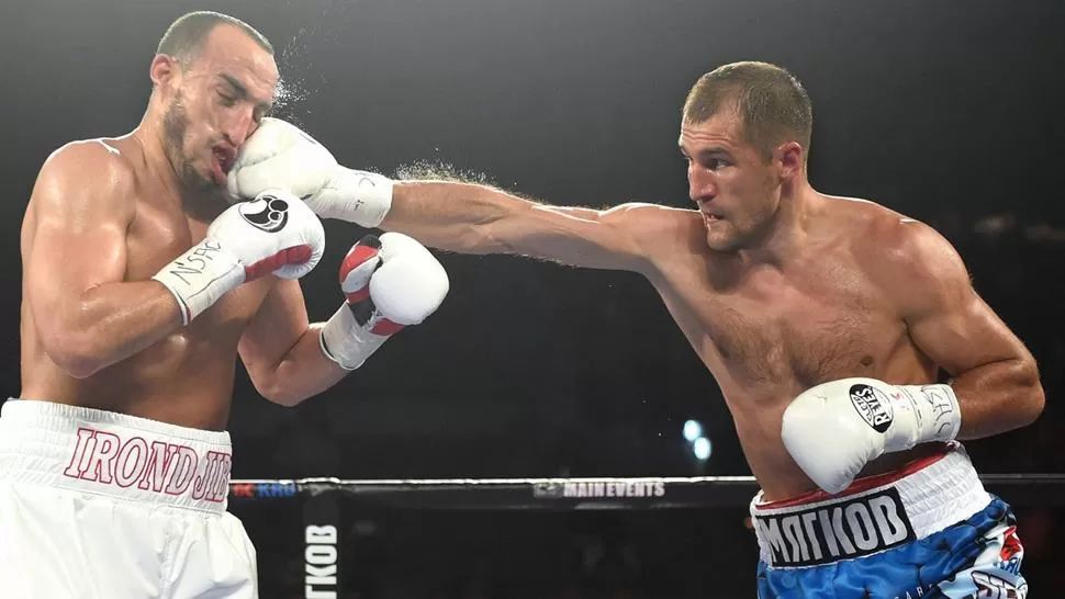 IMPLACABLE. El pegador ruso despachó con facilidad a un retador que fue doblegado en los tres rounds que duró la pelea. FOTO TOMADA DE RINGTV.CRAVEONLINE.COM