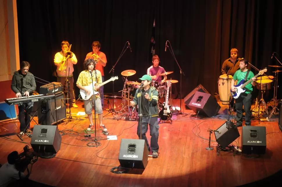 DIVERSIÓN. La Banda de tu Hermana fusiona tres estilos para lograr que cada recital sea una fiesta. LA GACETA/ Foto de Antonio Ferroni (Archivo)