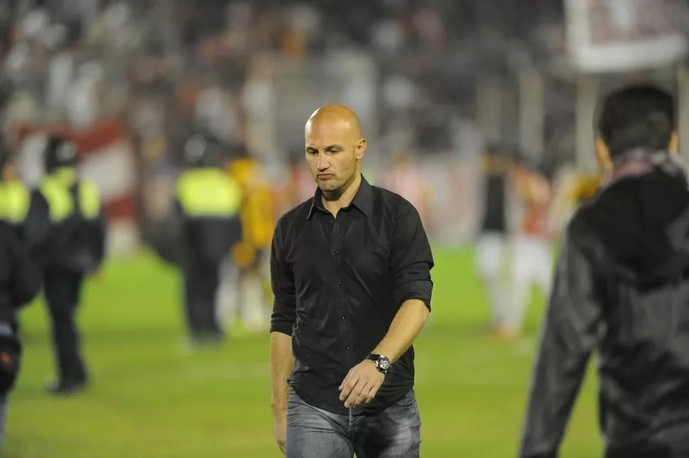 SIN PELOS EN LA LENGUA. “Tengo mucha bronca porque retrocedemos y no podemos tener la pelota”, sostuvo Pena. LA GACETA / FOTO DE hector peralta