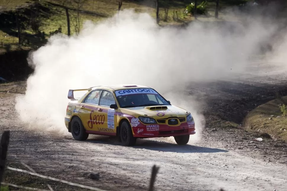 AMARILLO DE ALTO IMPACTO. El Subaru Impreza de Tomás García Hamilton mantuvo un ritmo demoledor de principio a final. La idea del yerbabuenense es hacer el mismo papel en el tramo Ticucho-El Cadillal. la gaceta / foto de diego aráoz