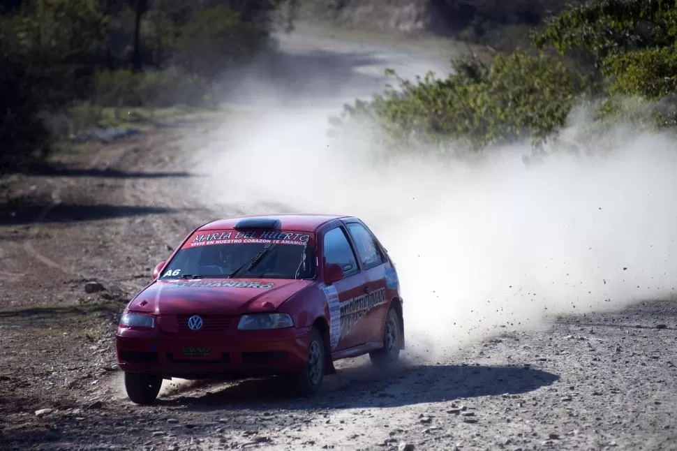 FIRME, MUY FIRME. El VW Gol, preparado por el equipo Núñez, fue una herramienta poderosa para “Ricardito”. la gaceta / foto de diego aráoz